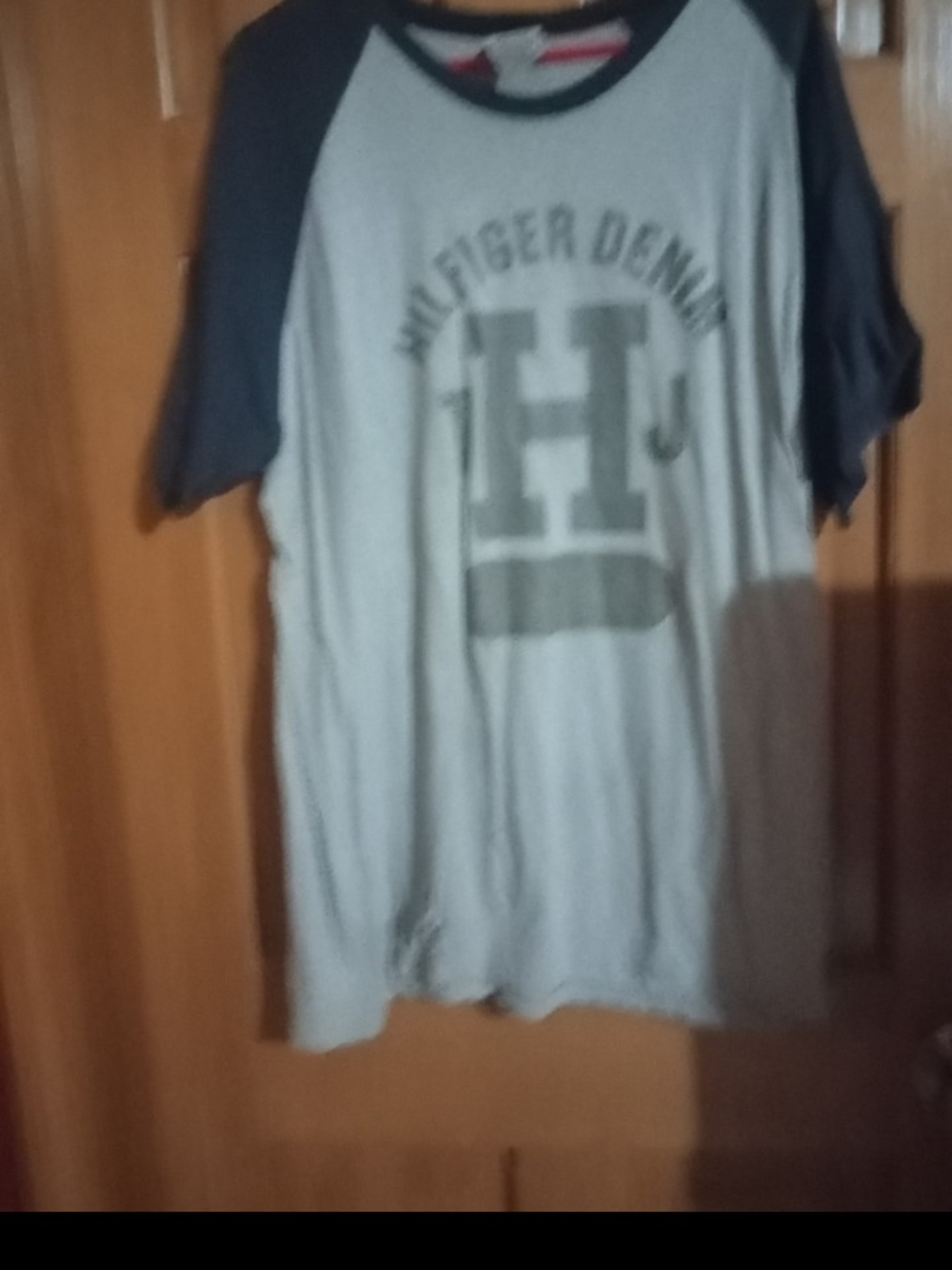 Tommy Hilfiger Short Sleeve Raglan Tee in Light Gray and Black